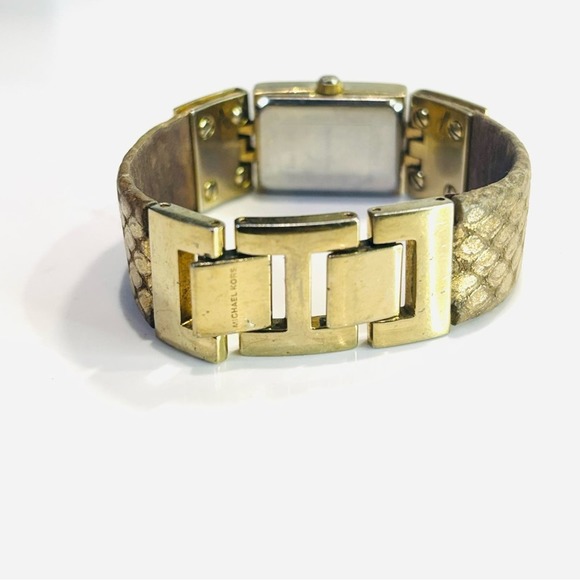 MICHAEL KORS Vintage Golden Embossed Watch - Picture 4 of 6